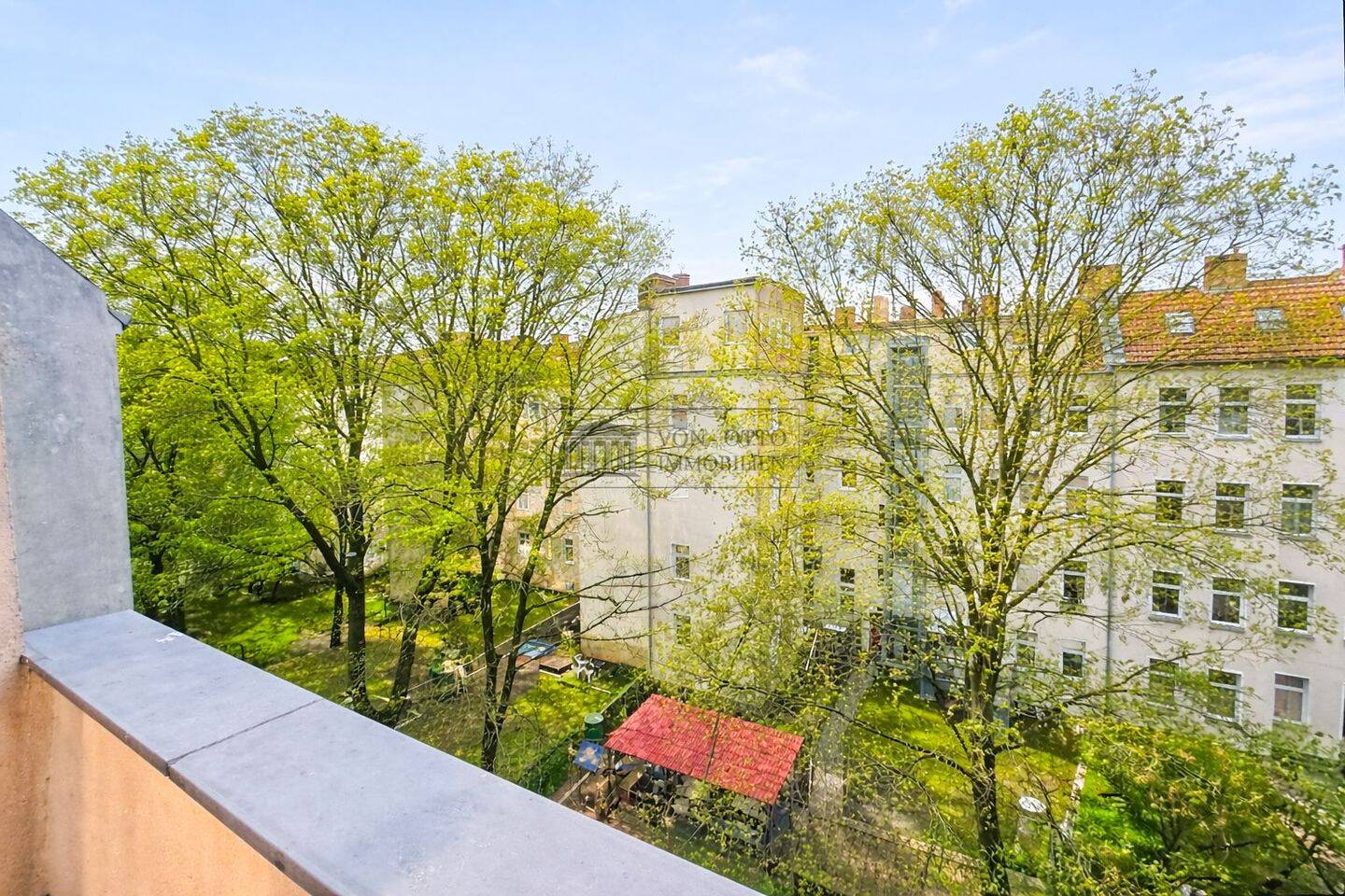 Stilvoll sanierter Altbau mit zwei Balkonen im begehrten Berliner Süden