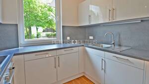 + Großzügige 2-Zimmer-Wohnung mit eigenem Eingang und Terrasse + – 22045 Hamburg – Vorschaubild 3