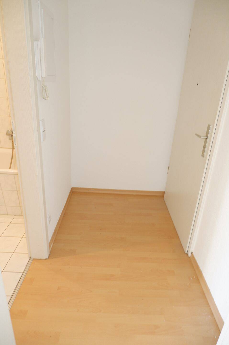 2. OG mit Laminat + Bodenkammer!! frei ab SOFORT – Chemnitz – Vorschaubild 3