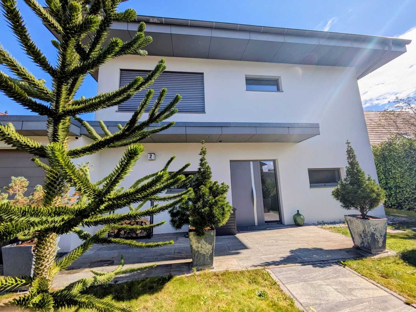 Grandiose Villa in Berlin Mahlsdorf Süd, auch Rollstuhl geeignet – Berlin – Bild 1 von 9
