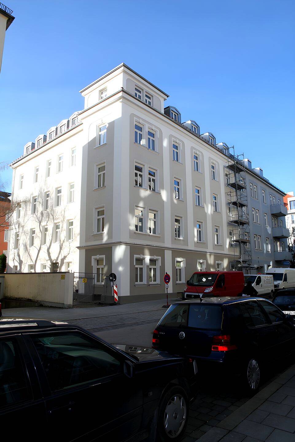 Attraktive 2-Zimmer-Wohnung mit Balkon im generalsanierten denkmalgeschützten Altbau