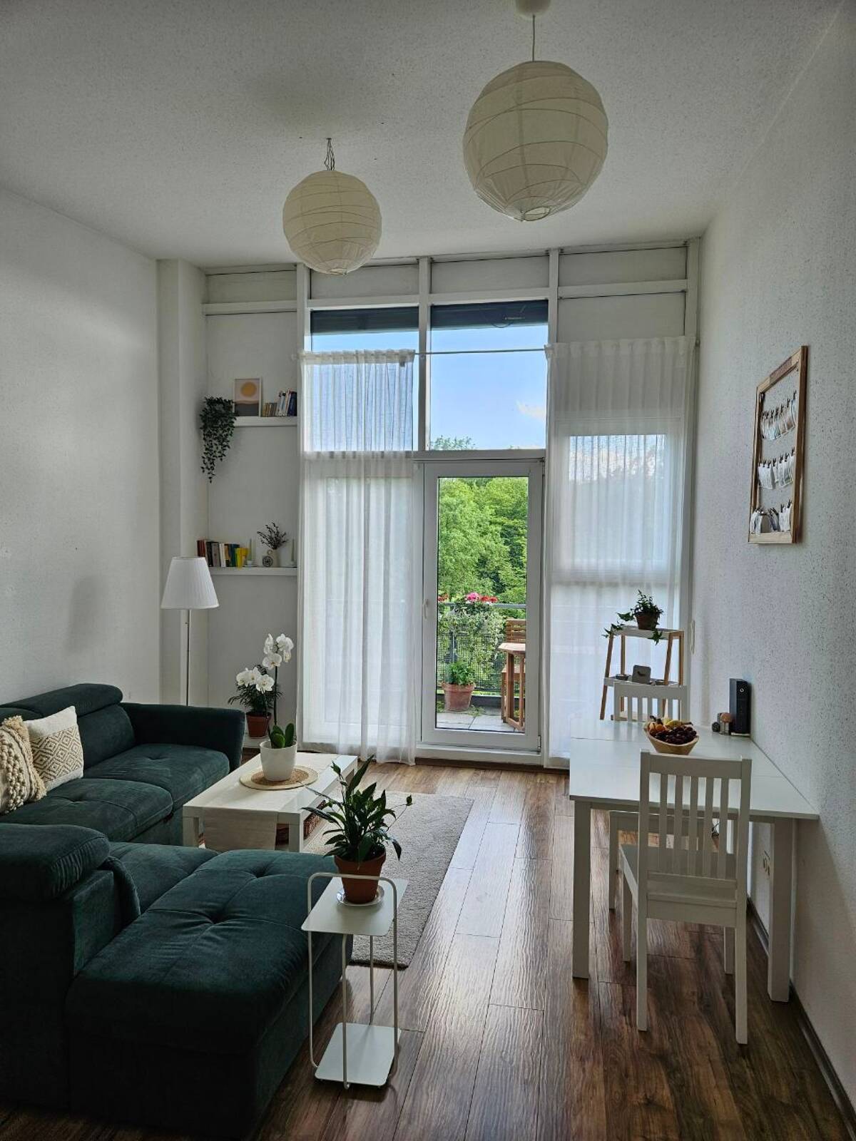 Helle 1-Zimmer-Wohnung mit großem Sonnenbalkon (8 m²), EBK & Aufzug - Nahe Infineon – 93049 Regensburg – Bild 1 von 9