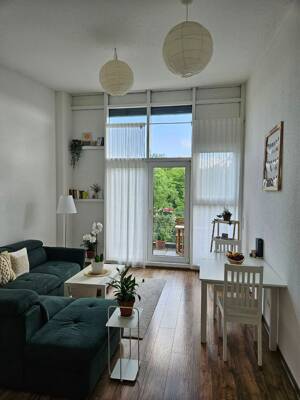 Helle 1-Zimmer-Wohnung mit großem Sonnenbalkon (8 m²), EBK & Aufzug - Nahe Infineon
