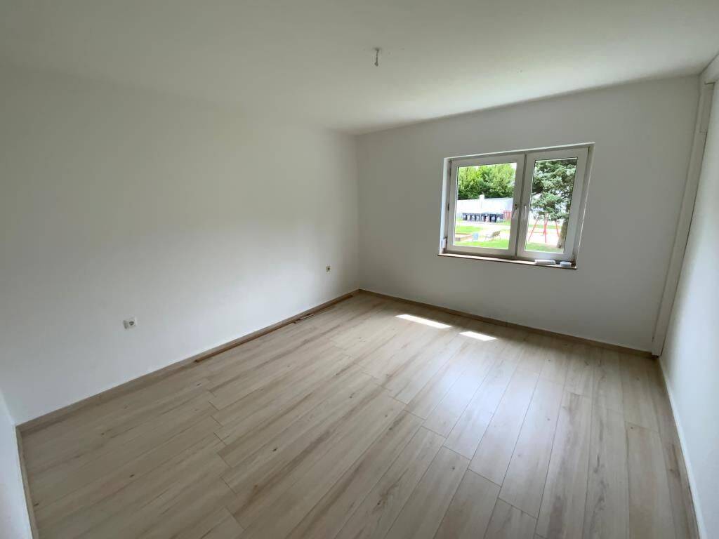 sofort einziehen und wohlfühlen! 3-Zimmer mit Balkon und Boden in Plettenberg Eschen – Plettenberg – Vorschaubild 2