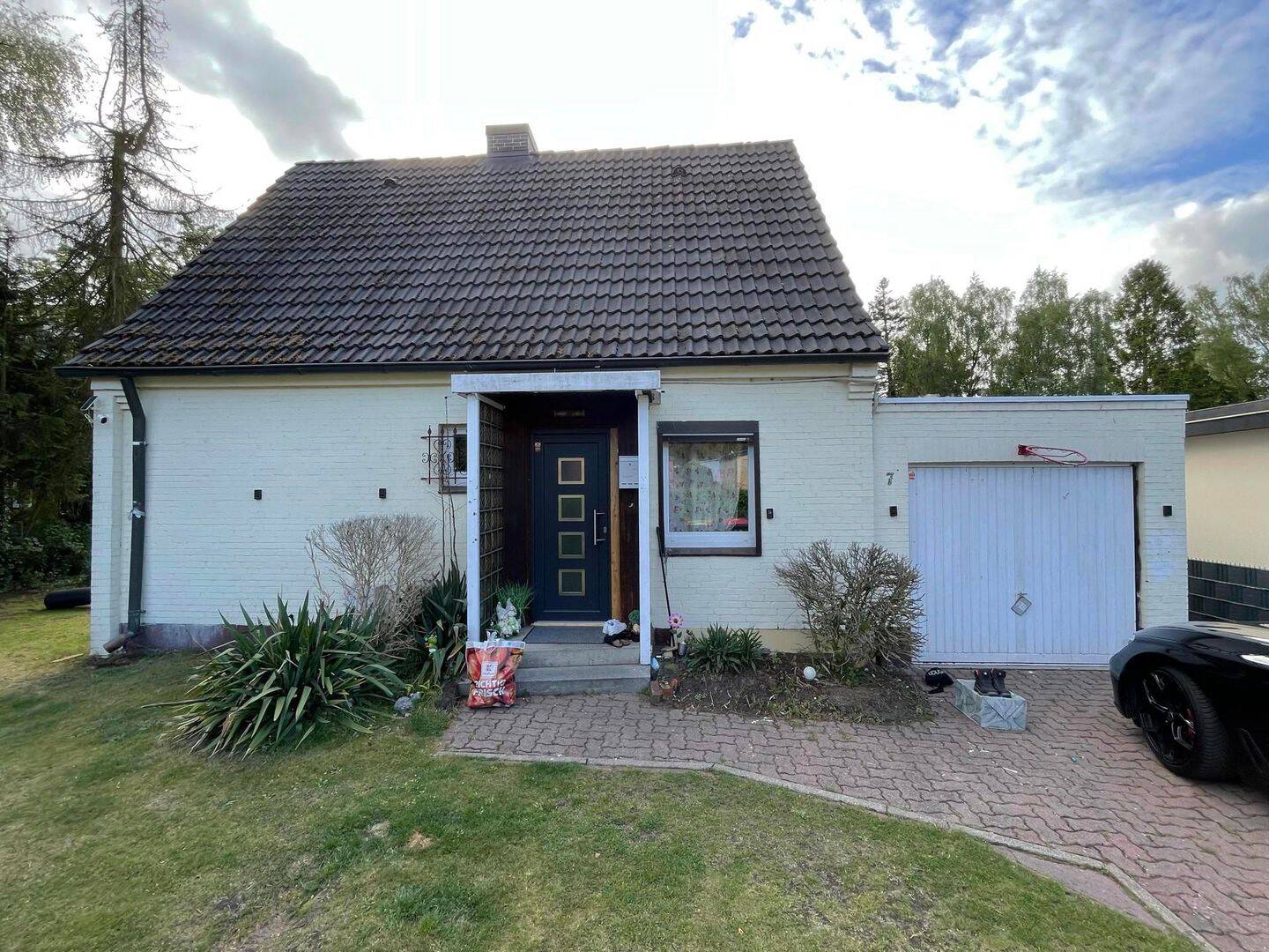 Teilmodernisiertes Siedlungshaus mit großem Garten und Garage – Hamburg – Vorschaubild 2