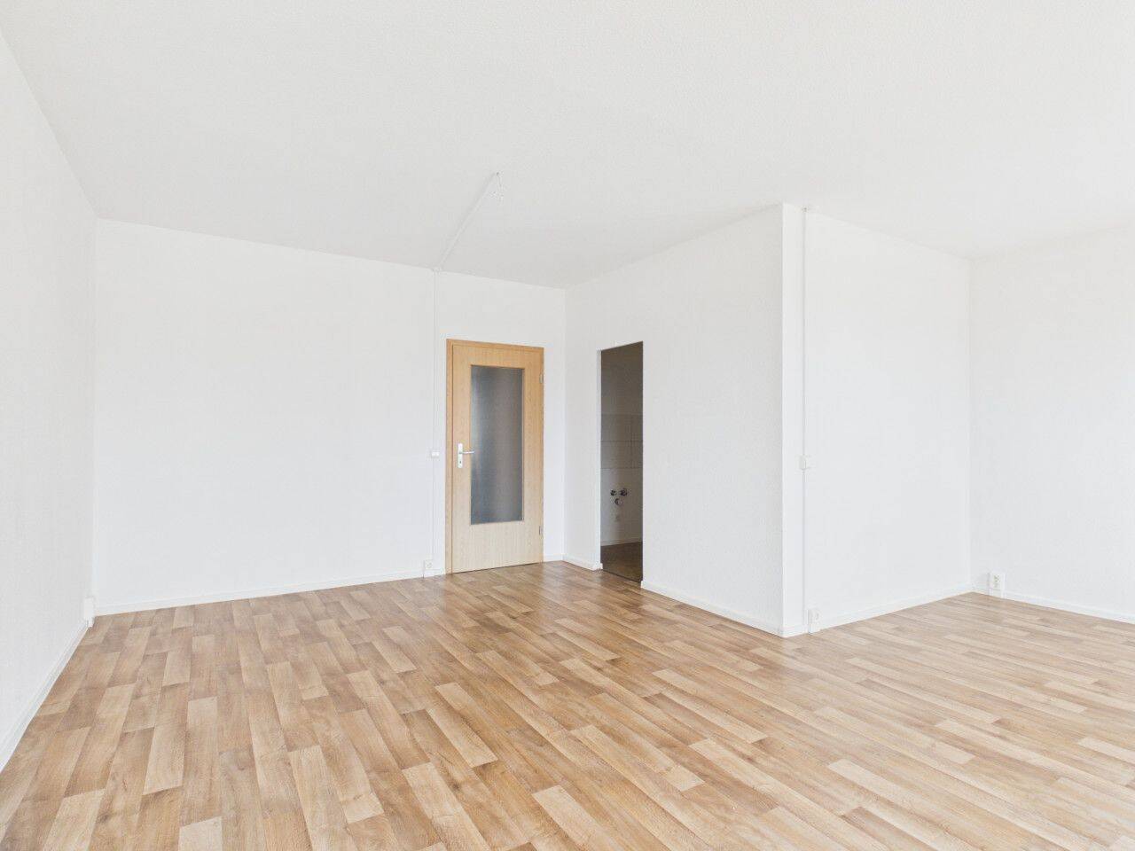 Pärchenwohnung im Grünen mit Balkon und großem Wohnzimmer – Chemnitz – Vorschaubild 2