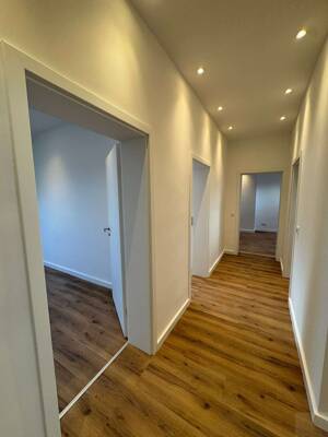 Kernsanierte 5-Zimmer-DG-Wohnung in Düsseldorf-Oberbilk – 40227 Düsseldorf – Vorschaubild 4
