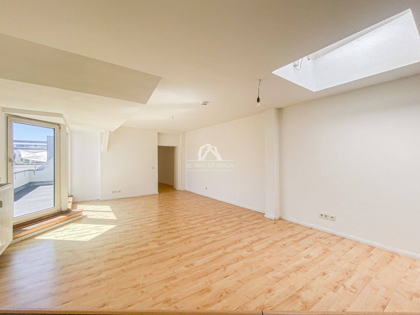 ÜBER DEN DÄCHERN MOABITS! SUPERHELLE DACHGESCHOSSWOHNUNG MIT GROßER TERRASSE&AUFZUG! PROVISIONSFREI! – Berlin – Vorschaubild 5