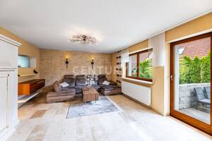 Modernes Familienhaus mit offenem Wohnbereich und Garten – 90768 Fürth – Vorschaubild 2