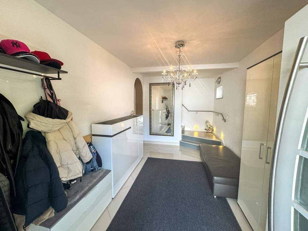 Modernisiertes Einfamilienhaus mit Altbaucharme in Frankfurt! – Frankfurt am Main – Vorschaubild 6