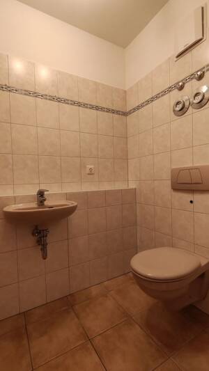 Großzügige 3-Zimmer-Wohnung mit Balkon in Erfurt-Zentrum – Augustinerstraße 28, 99084 Erfurt – Vorschaubild 7