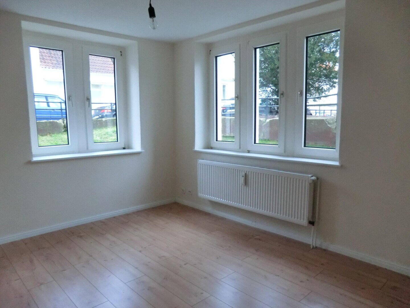 Helle & freundliche 2-Zimmer-Souterrainwohnung mit Einbauküche - sofort bezugsfrei