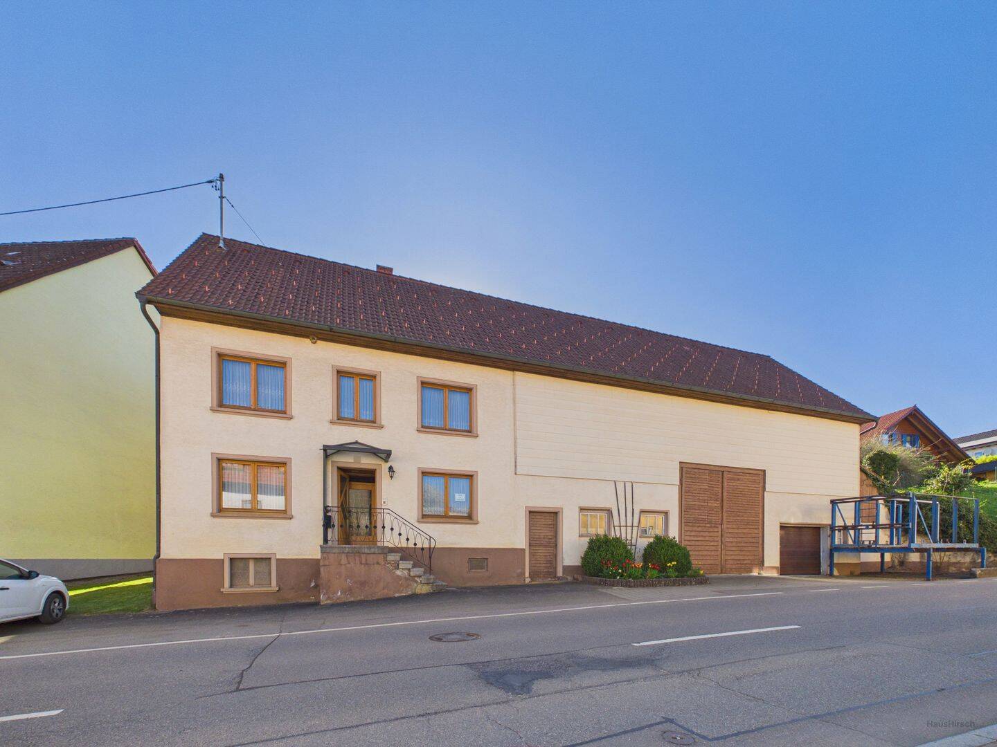Wohnen mit Herz & Raum - vielseitiges Generationenhaus mit Potenzial – Blumberg – Bild 1 von 9