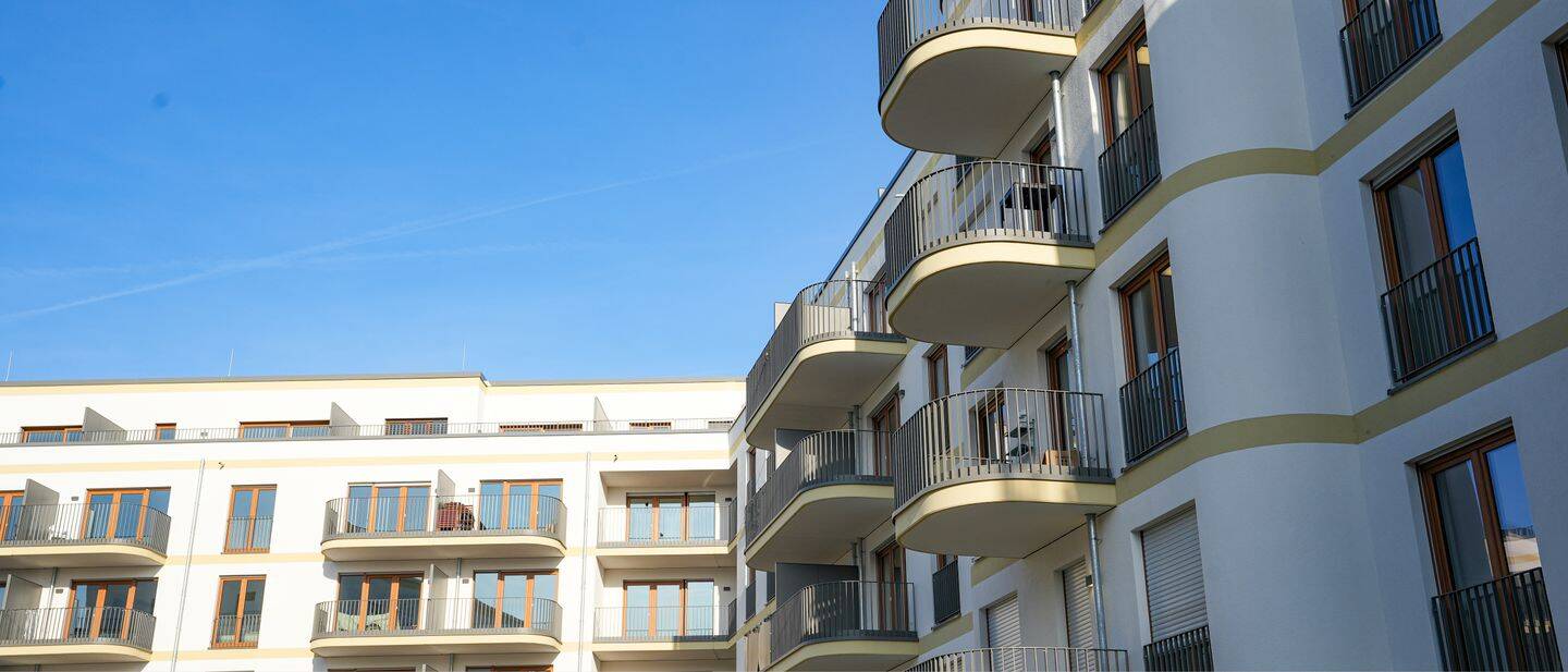 Moderne 3-Zimmer-Wohnung mit 2 Balkonen, Aufzug und Tageslicht, nahe öffentlicher Verkehrsanbindung – Köln – Vorschaubild 3