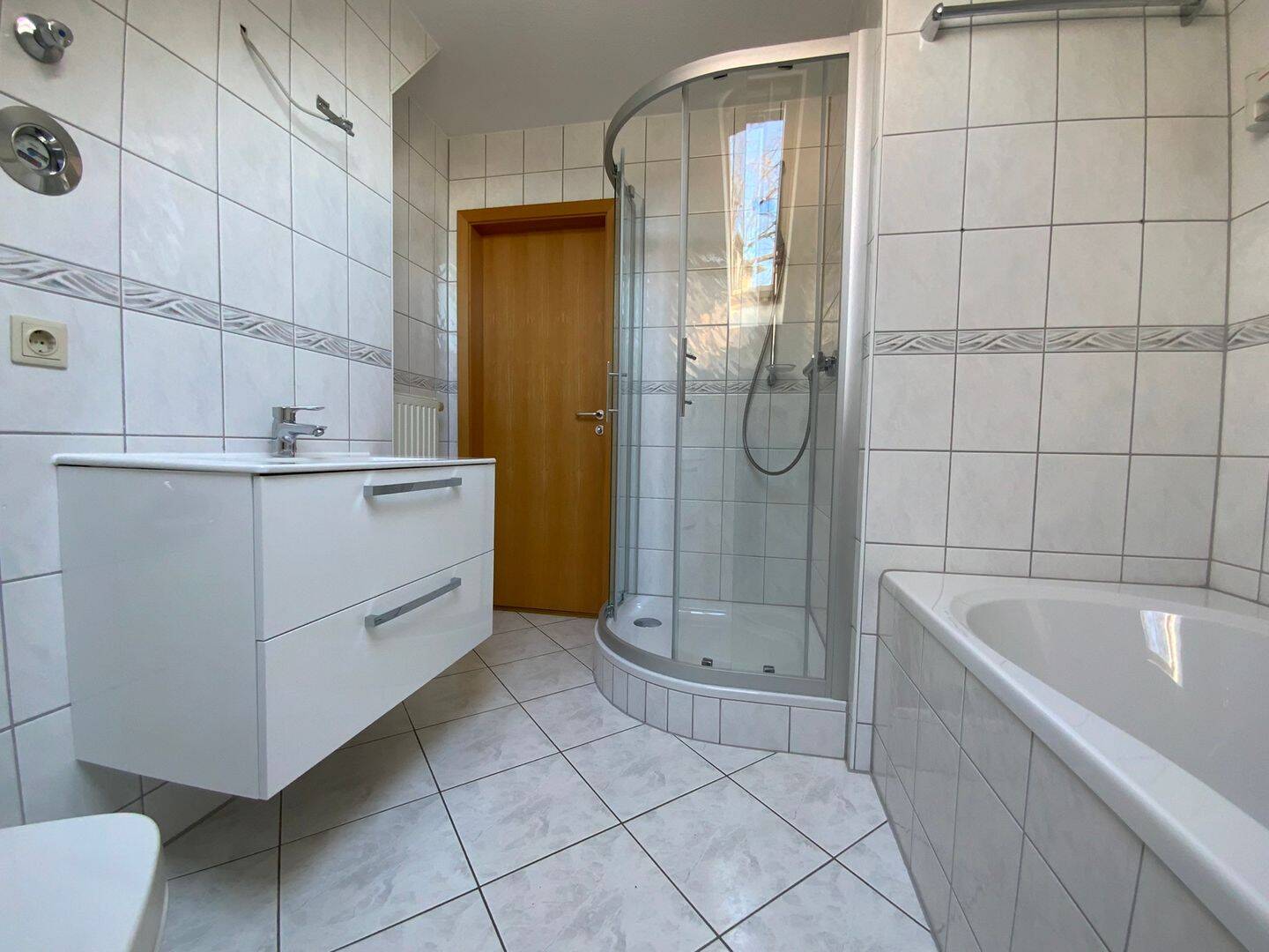 Besonderes Wohnen in besonderer Lage - modernisierte Dachgeschoss-Maisonettewohnung – Chemnitz – Vorschaubild 5