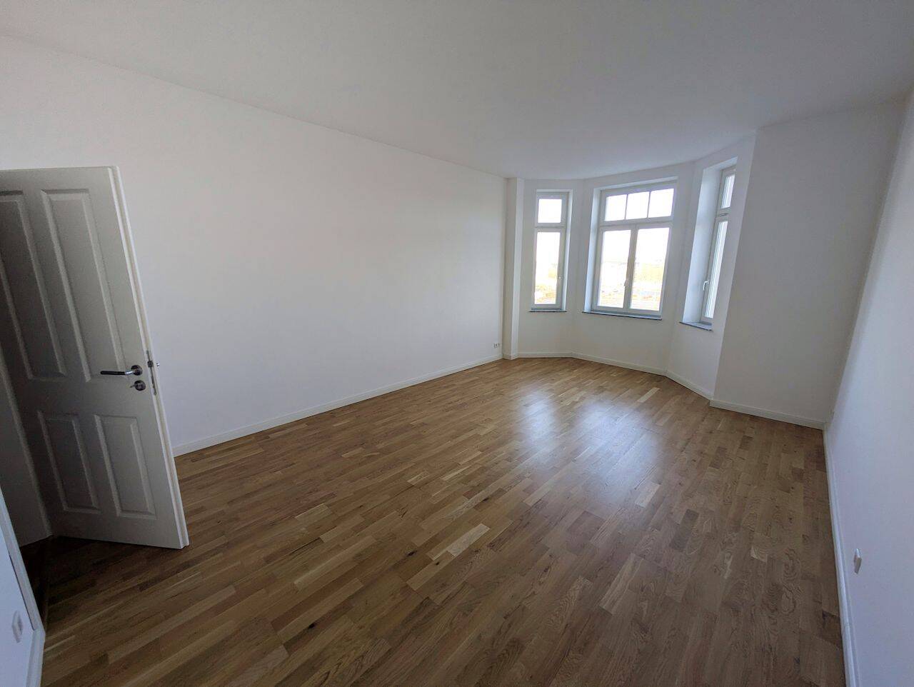 ++ Einbauküche, Balkon, Parkett, modernes Badezimmer, zentrumsnähe - schicke 2,5-Raum Wohnung ++ – Chemnitz – Vorschaubild 5