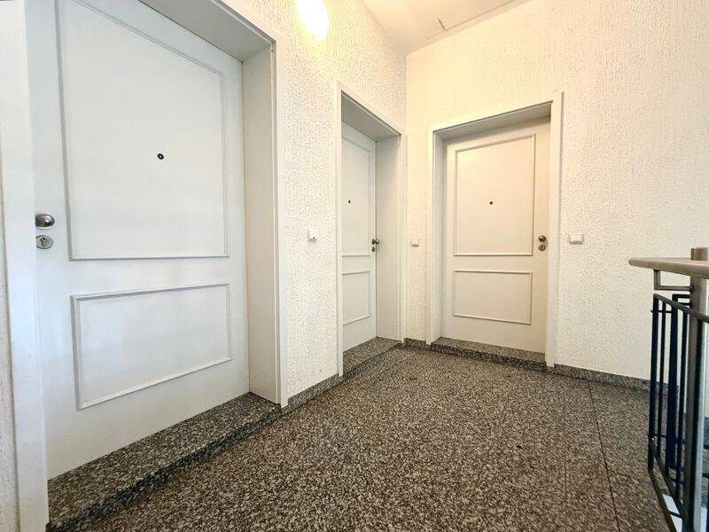 Bezugsfreie 2-Zimmer-Wohnung mit 2 Balkonen im beliebten Loschwitz! – Dresden – Vorschaubild 8
