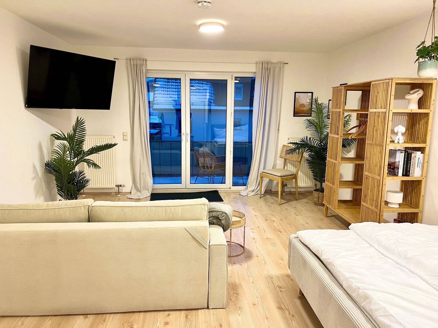 ?? ??Utilities included, FURNISHED, balcony, double bed, sofa bed, Netflix, kitchen & parking space