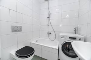 Bezugsfreie 2-Zimmer-Wohnung mit großzügiger Süd-Loggia und gepflegtem Zustand – 80992 München – Vorschaubild 7