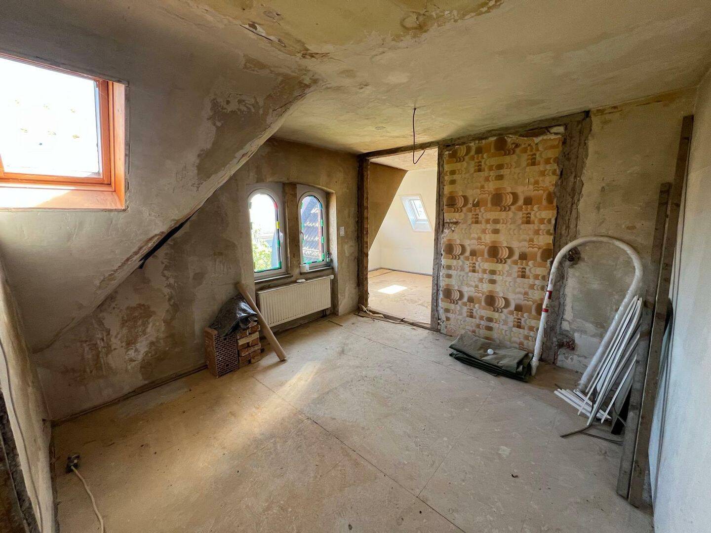 Dachgeschoss-Rohdiamant im Jugendstilhaus - 2,5 Zimmer zur individuellen Gestaltung in Stuttgart – Stuttgart – Vorschaubild 3