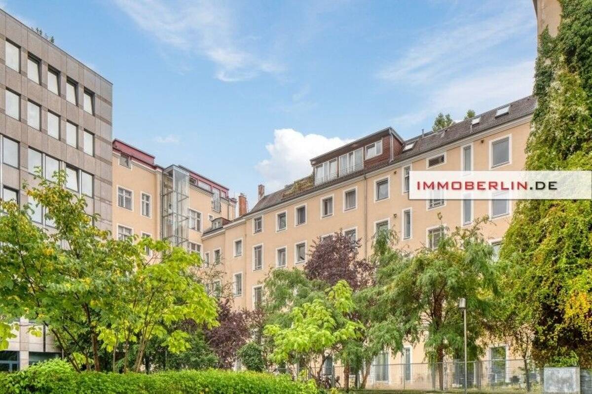 IMMOBERLIN.DE - Stilvolle, gut geschnittene Altbauwohnung in ruhiger Lage bei der Deutschen Oper – 10627 Berlin – Bild 1 von 9