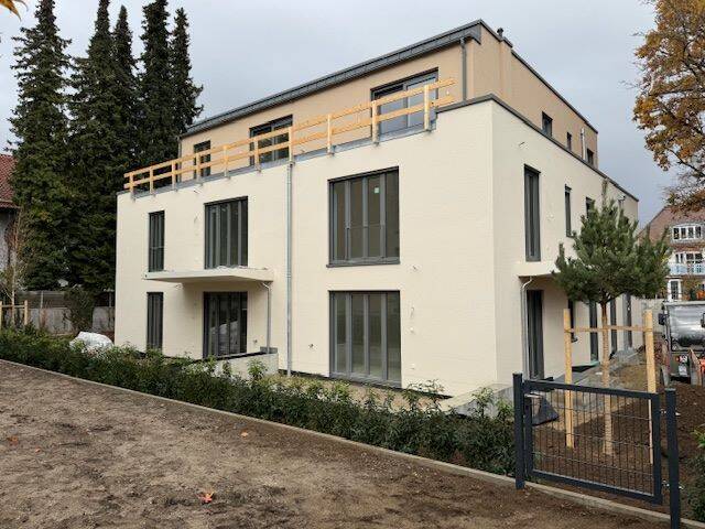 Einladende, sonnige 2-Zimmer-Terrassenwohnung mit kleinem Garten. Beste Infrastruktur. – München – Vorschaubild 2