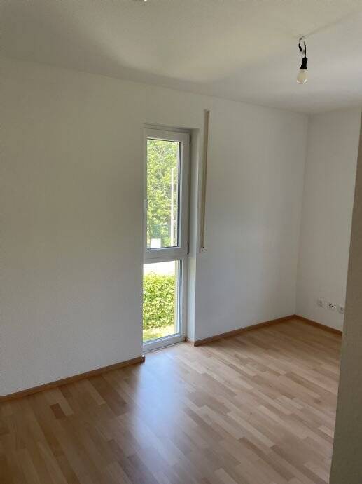 Wohnen in einer Top-Lage mit Sonnenbalkon und 2 Duschen, Einbauküche - zentral und doch im Grünen (von privat ohne Makler) – Nürnberg – Vorschaubild 3