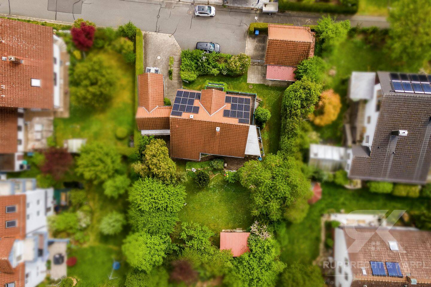 Exklusives Einfamilienhaus in bester Lage mit traumhaftem Waldblick und durchdachtem Wohnkonzept – Neustadt an der Waldnaab – Vorschaubild 2