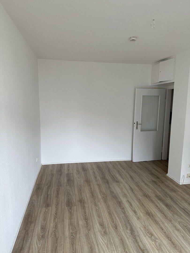 Vier schöne Einzimmerwohnungen mit Küchen und Bad ideal für Studenten – Mannheim – Vorschaubild 2