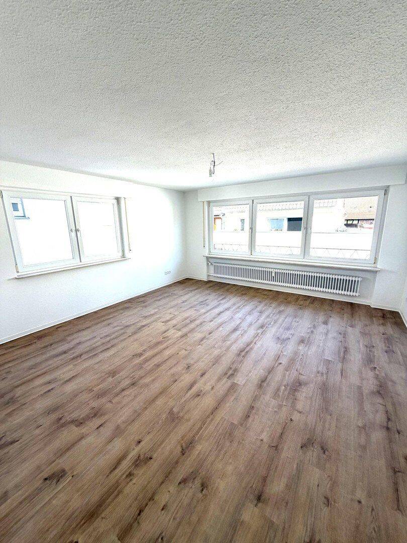 Erstbezug nach Sanierung- tolle 3-Zimmer Wohnung mit Balkon – Stuttgart – Vorschaubild 2