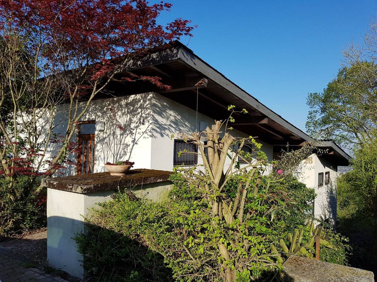 Mit Blick ins Grüne, großzügige 2- Zimmerwohnung mit Balkon – 69126 Heidelberg – Bild 1 von 8