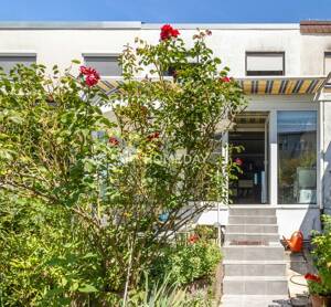 Frankfurt-Praunheim: Gemütliches Reihenmittelhaus mit Wintergarten, Keller und Garten