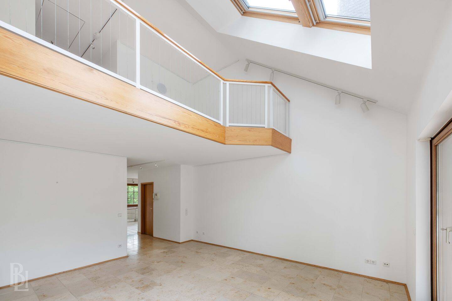 Maisonette mit Galerie, Gartenblick und außergewöhnlichem Wohngefühl in Berlin Westend – Berlin – Bild 1 von 7