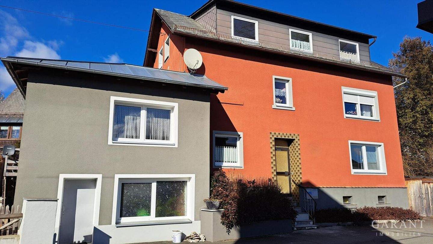 Charmantes Ein-/Zweifamilienhaus mit Vermietungspotenzial, Kapitalanlage mit Perspektive – Feilitzsch – Bild 1 von 9
