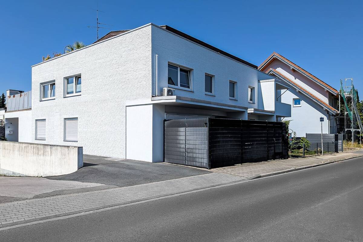 7 Eigentumswohnungen + 8 Garagen - modernisiert und gepflegt – 44869 Bochum – Bild 1 von 9