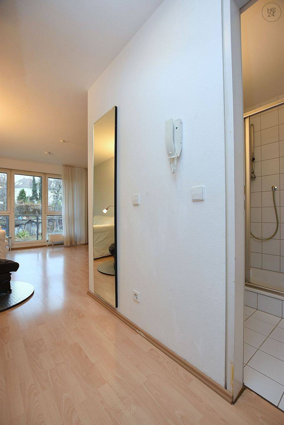 Klassisch möbliertes Apartment mit Tiefgarage und Internet in Stuttgart Feuerbach – Stuttgart – Vorschaubild 7