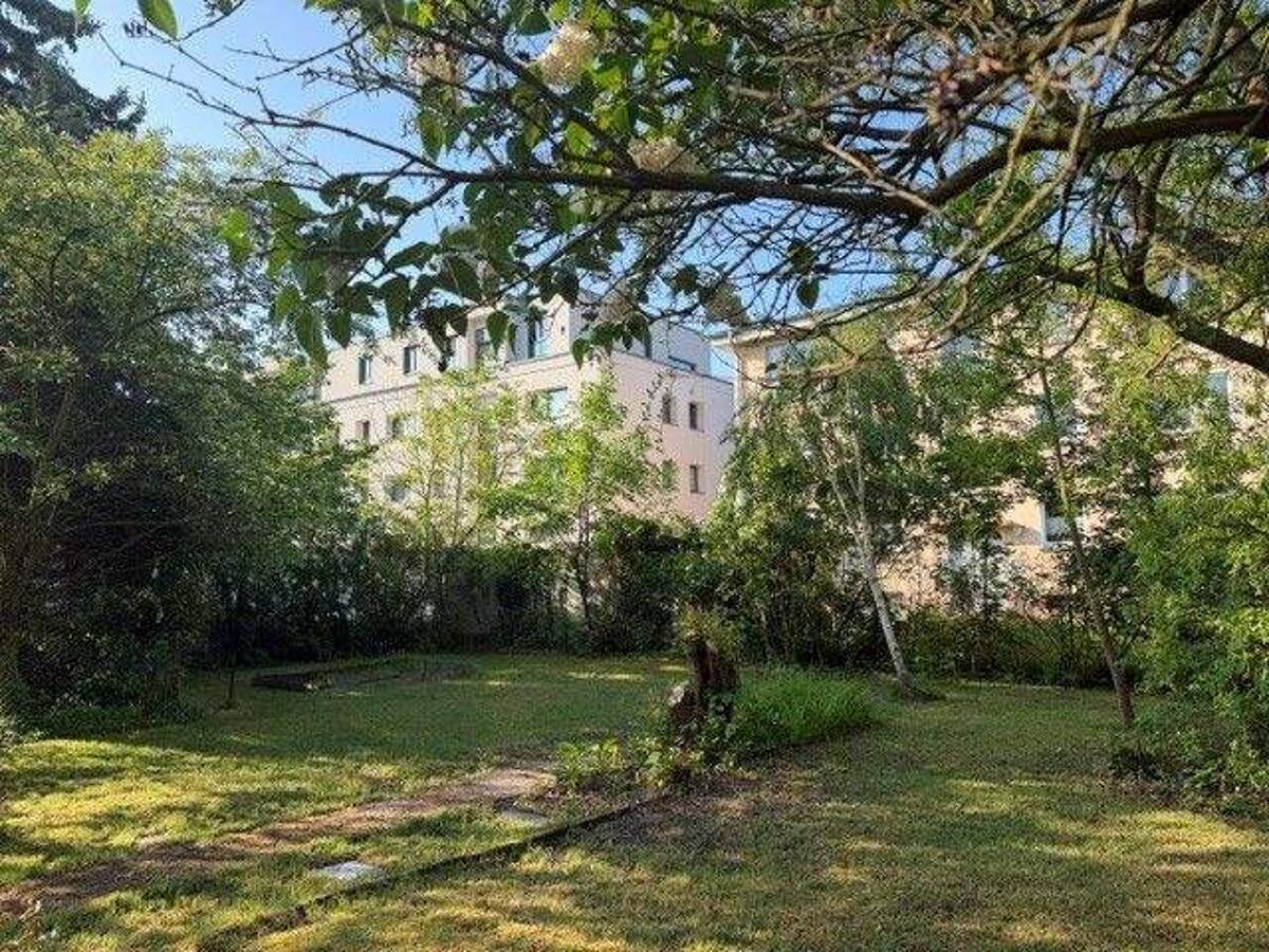 ***ATTRAKTIVES 3-FH 755 m²GRDST.IN TOPLAGE NÄHE BUCHHÜGELALLE INKL.DER BAUGENEHMIGUNG FÜR 3 WEITERE WE ODER NEUBAU EINES 1-FAM.HAUSES / BUNGALOWS*** – 63071 Offenbach am Main – Bild 1 von 7