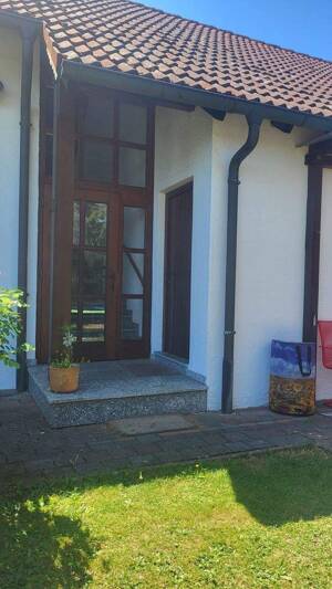 Helle Dachgeschosswohnung mit Balkon, ausgebautem Dachraum und Gartenmitbenutzung – 84085 Langquaid – Vorschaubild 4