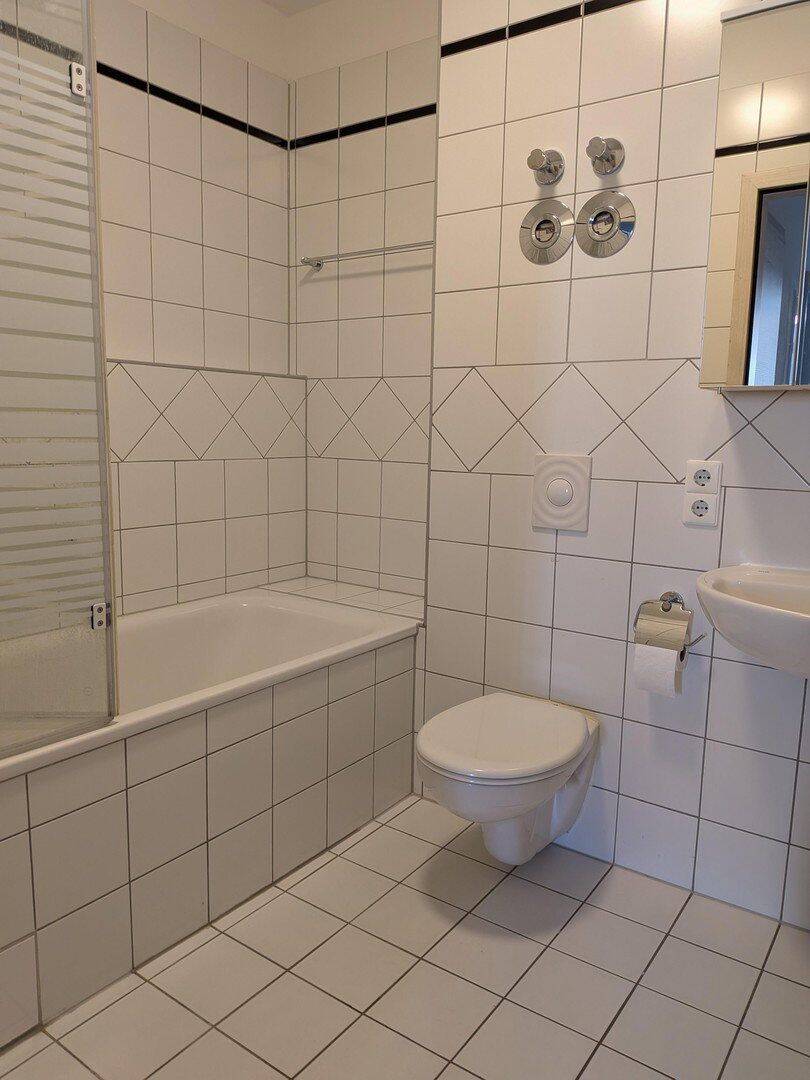 Renovierte Altbauwohnung mit großem Balkon - provisionsfrei, leerstehend, nahe Hauptbahnhof – Nürnberg – Vorschaubild 9