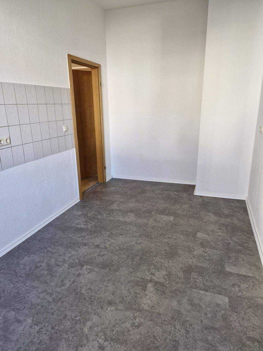 Große 2-Raumwohnung mit Wannenbad und separatem WC – Chemnitz – Vorschaubild 4