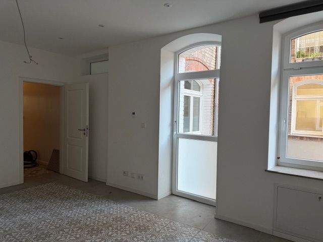 6-Zi-Souterrain-Eigentumswohnung, 2 Balkone, FBH, 90429 Nürnberg-Rosenau – Nürnberg – Bild 1 von 9