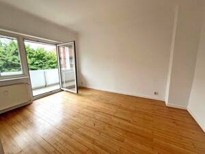 Helle Balkonwohnung mit Altbaucharme – 22111 Hamburg – Vorschaubild 3