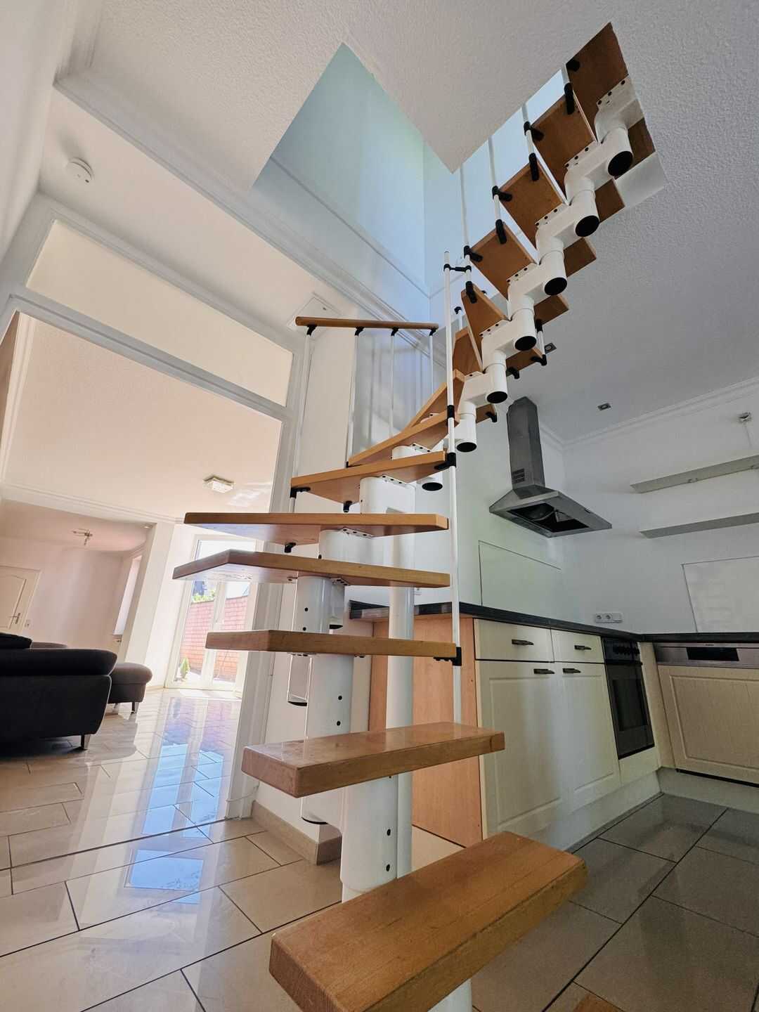 Charmante 3-Zimmer-Maisonettewohnung mit Einbauküche und 2 WCs in Aachen-Eilendorf