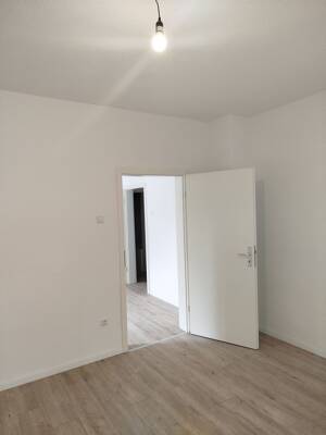 Teilsanierte 2-Zimmer-Wohnung im 1.OG-frisch renoviert und zentral gelegen. – 45143 Essen – Vorschaubild 4