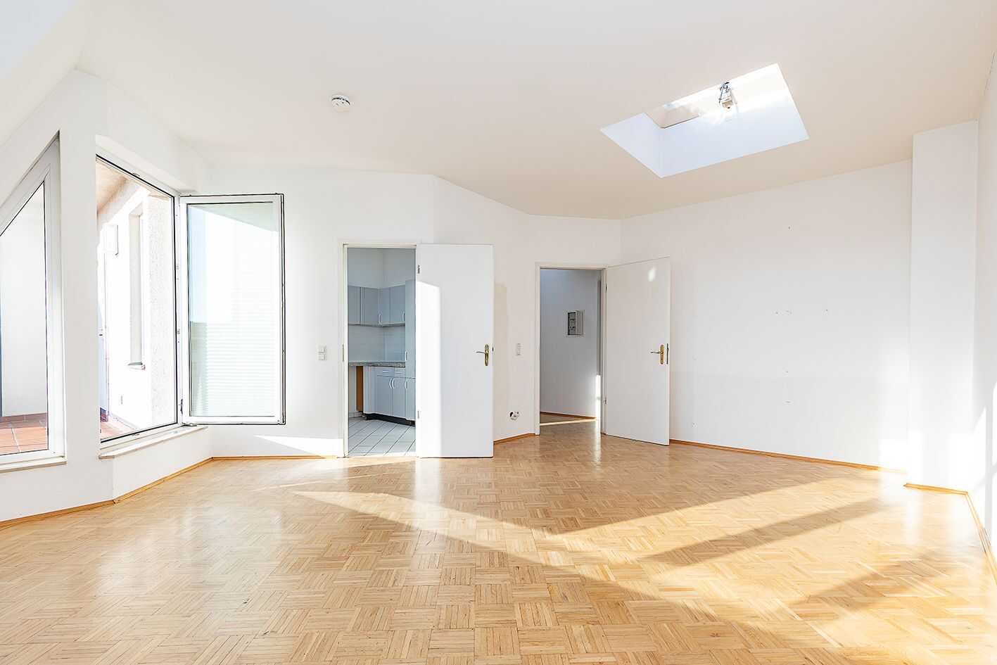 Helle Zwei-Zimmer-Dachgeschosswohnung am Klausernerplatz – Berlin – Vorschaubild 5