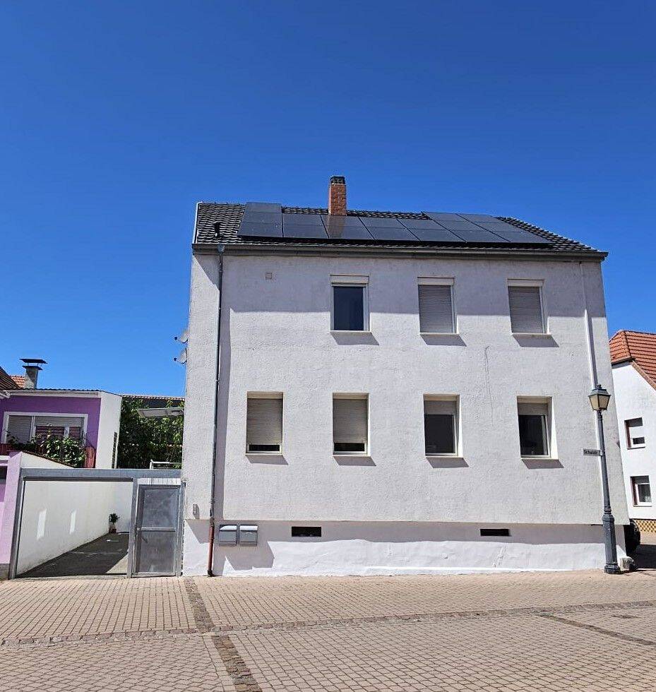 Privat zu Privat, Modernisierte 4,5-Zimmer-Wohnung mit Küche im 1. OG in Weisenheim am Sand