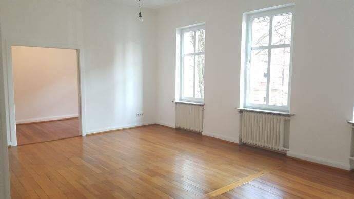 Renovierte, wunderschöne Altbauwohnung!