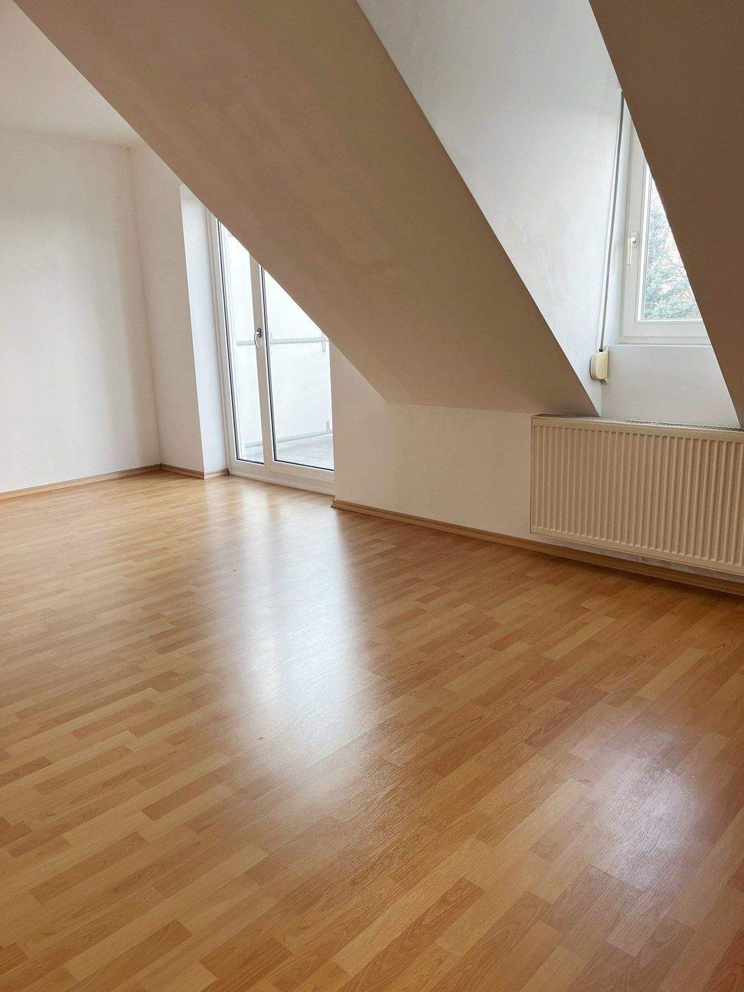 Bezugsfreies Dachgeschoss mit 2 Balkonen, EBK und attraktivem Grundriss – Berlin – Vorschaubild 3