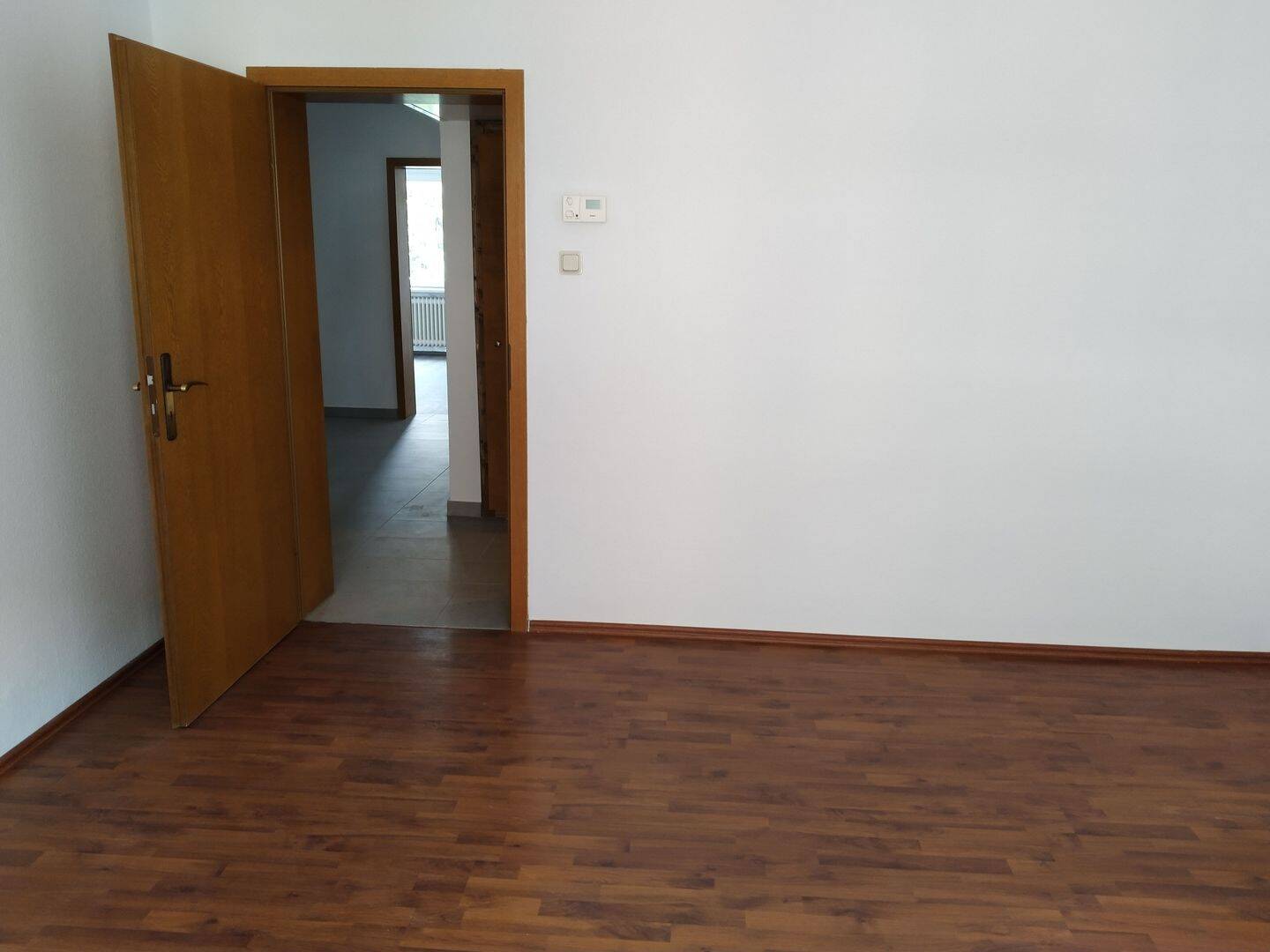schöne 3 Zimmerwohnung mit großer Wohnküche und Außenjalousienenin Duisburg Duissern – Duisburg – Vorschaubild 8