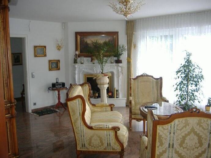 Ein- bis Zweifamilienhaus in Overath-Steinenbrück mit wunderschöner Aussicht – Overath – Bild 1 von 9